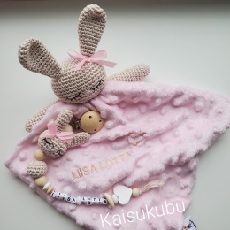 Beezi jänkuga roosa kaisulapp ja nimeline lutikett