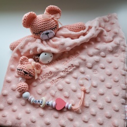 Korall mõmmiga kaisulapp ja nimeline lutikett