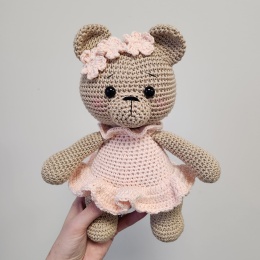 Mõmmipreili lillepärjaga